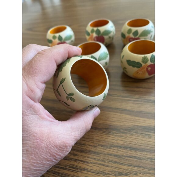 Set of six hand painted napkin rings with fruit - Picture 5 of 7